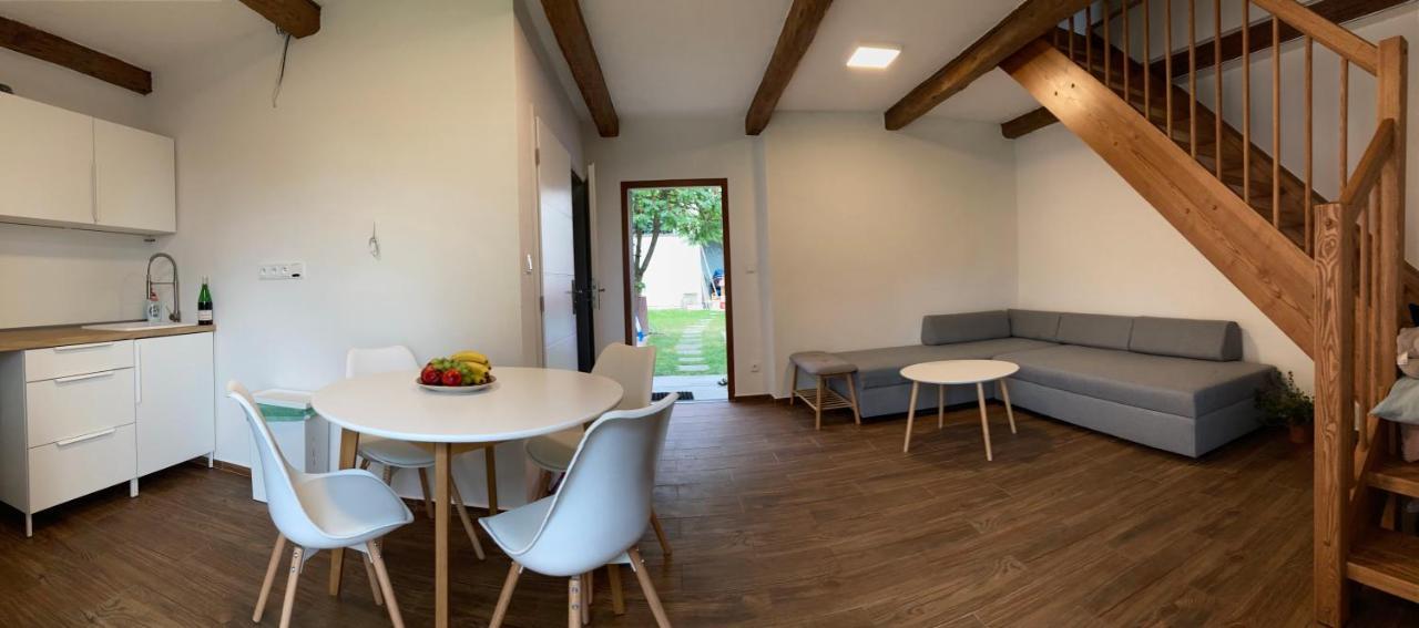 Apartmany U Reky Nezarky Lasenice ภายนอก รูปภาพ